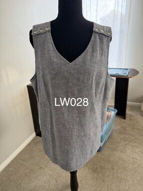 Habitat Gray Sleeveless V-Neck Tank with Button-Tab Shoulders